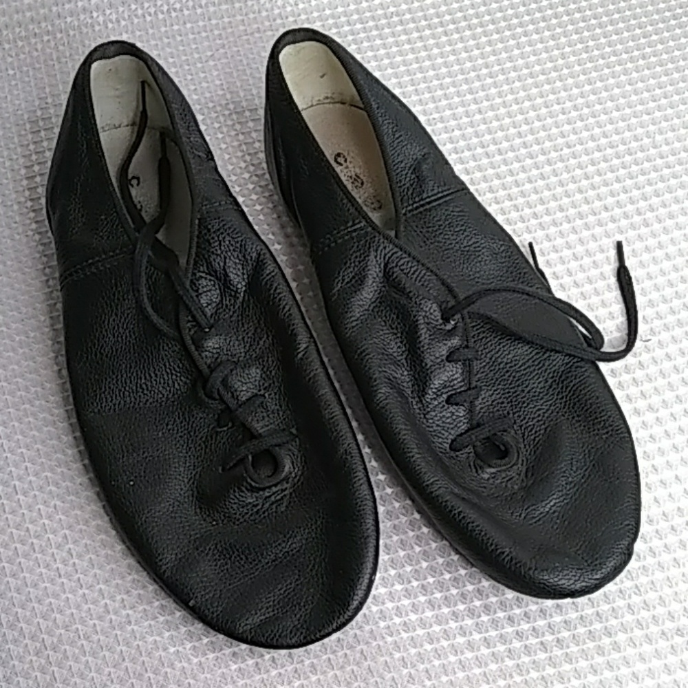 Capezio black leather split sole shoes size 9W